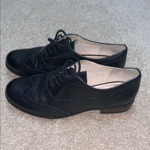 Clark’s black wingtips